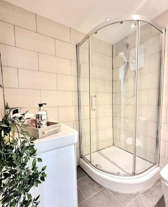 The Stray Adjacent, Interior-Designed 2-Bed Apartment- Luxury Harrogate Eksteriør billede