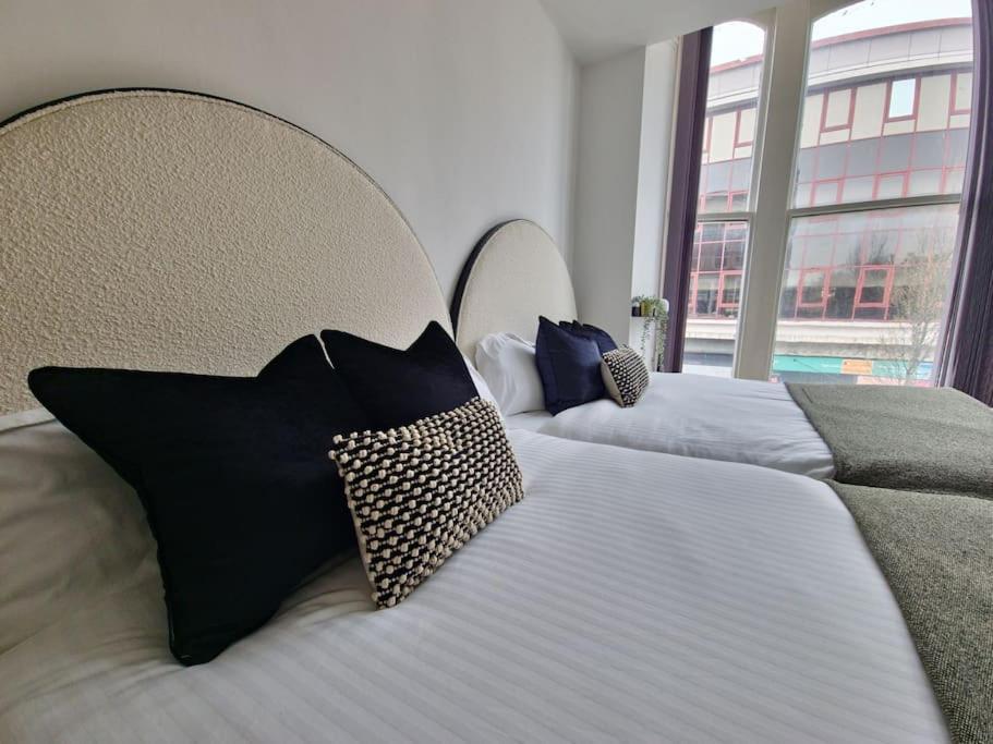 The Stray Adjacent, Interior-Designed 2-Bed Apartment- Luxury Harrogate Eksteriør billede